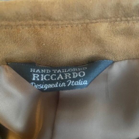 Riccardo Designed in Italia Tan Faux Suede 3 button blazer, size 40R - Picture 4 of 5